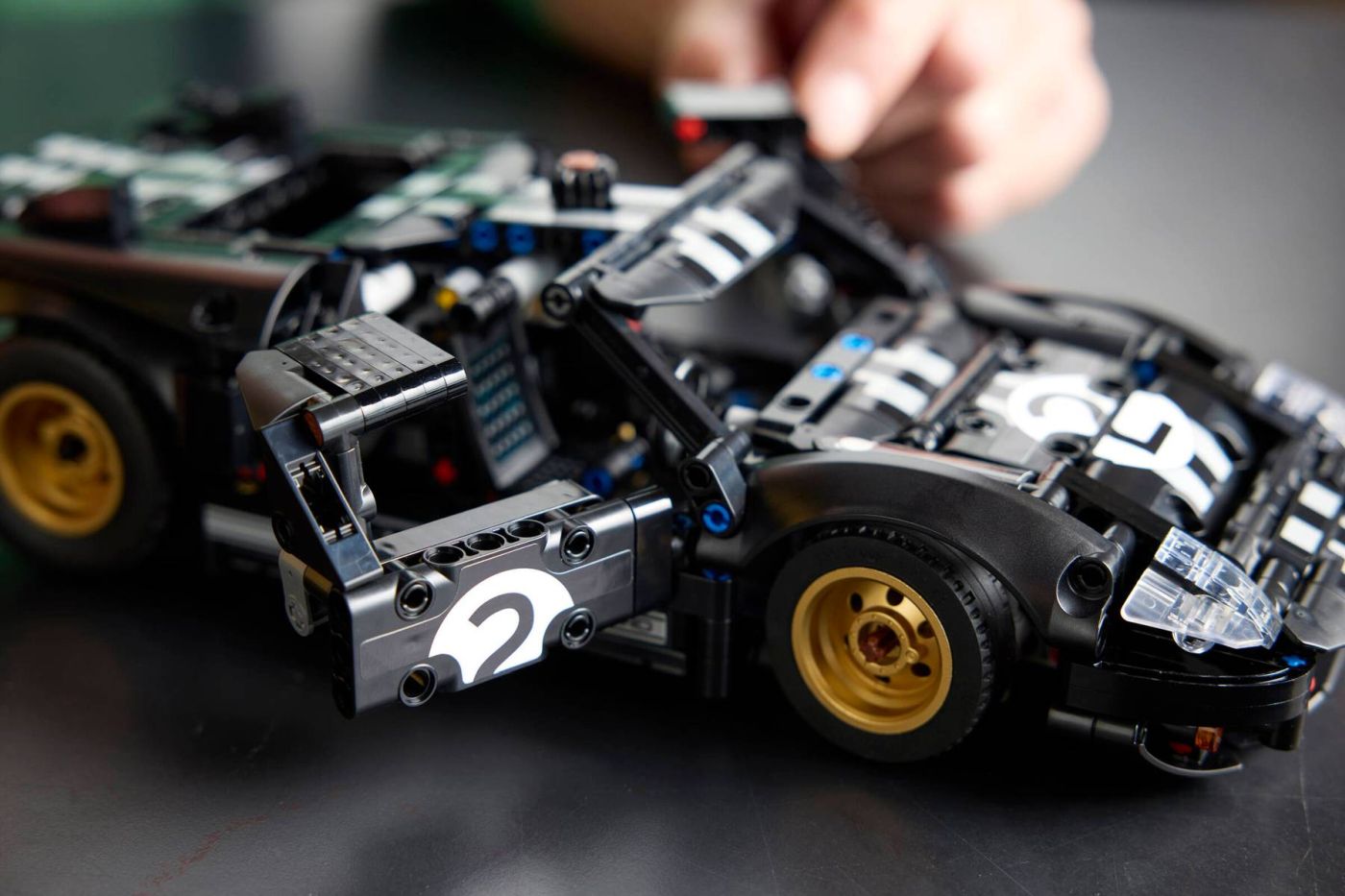 LEGO TECHNIC MASINA DE CURSE 1966 FORD GT40 MKII 42223 - Imagine 8 [ps:5e00e08d-d7dd-4214-8e10-cff3cd9abcaa]