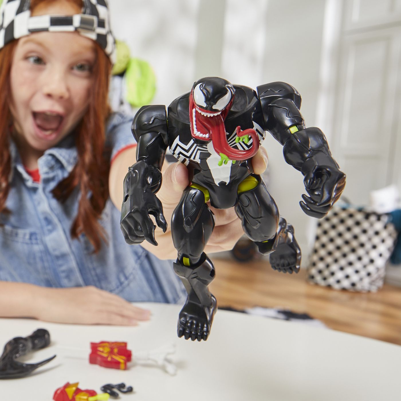 MARVEL AVENGERS MIX MASHERS FIGURINA VENOM CU ACCESORII - Imagine 5 [ps:9061ae1b-3b0f-4921-867f-f9ce592abe13]