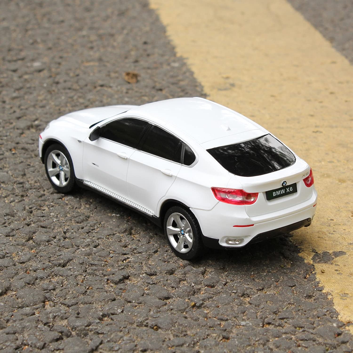 MASINA CU TELECOMANDA BMW X6 ALB CU SCARA 1 LA 24 [ps:8385abb9-7108-4055-b713-09c7300fa820]