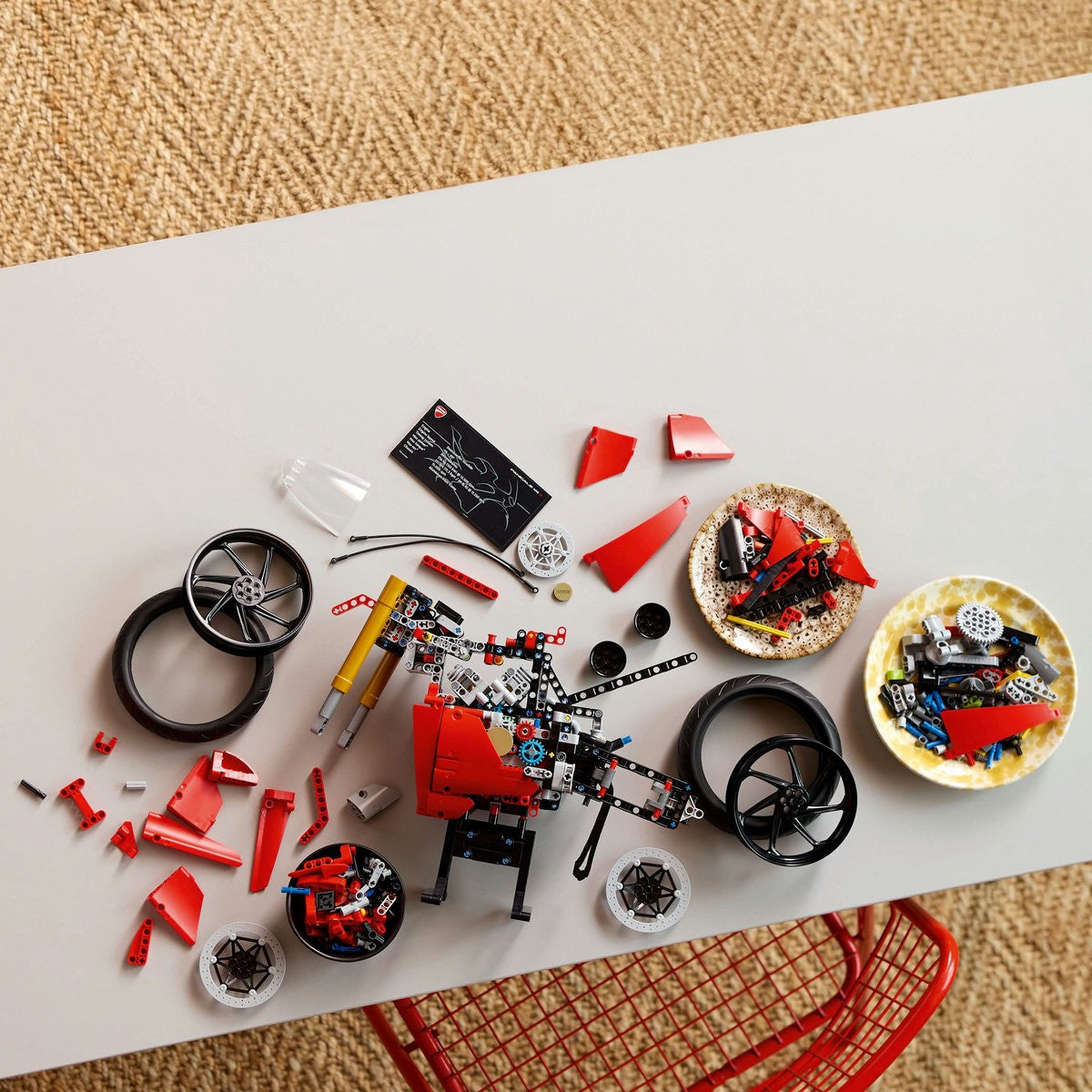 LEGO TECHNIC MOTOCICLETA DUCATI PANIGALE V4 S 42202 - Imagine 5 [ps:6ff88d7c-5eab-4612-8af5-99de96275702]