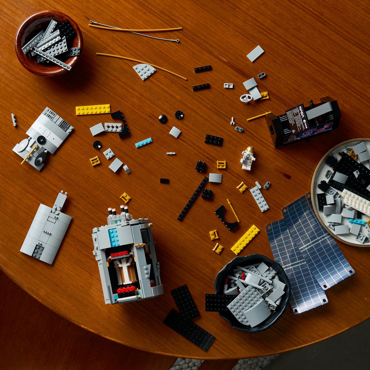 LEGO Icons Telescopul Spațial Hubble 11382 | Set Construcție - Default Title (9) [ps:b0a5e3fe-b274-46c3-bc42-0f99e3b2e26f]