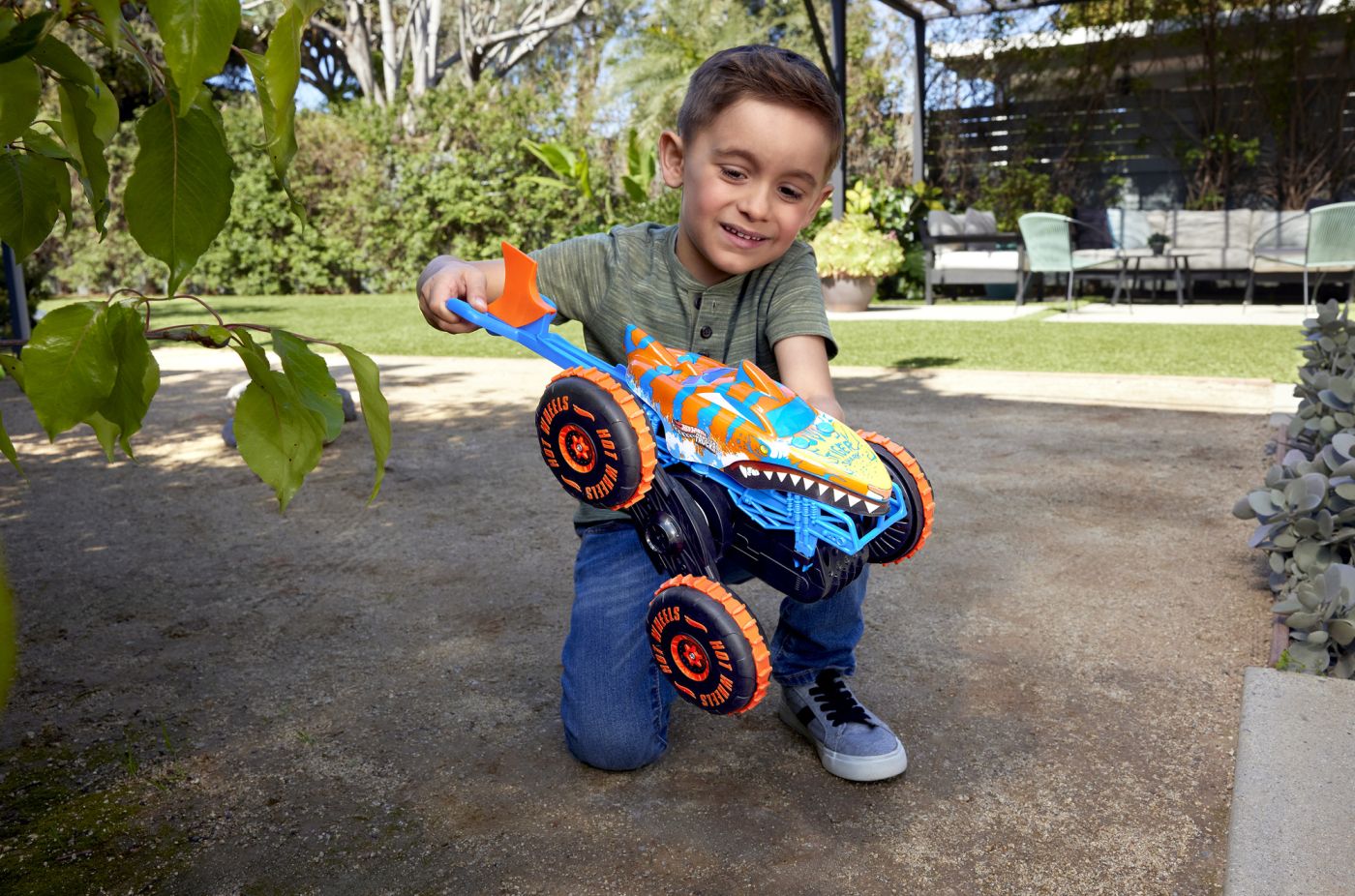 HOT WHEELS MONSTER TRUCK SHARKS VS DINOS MASINA CU - Imagine 5 [ps:b59a9982-e5db-4536-bd1d-8245fe39b9a4]