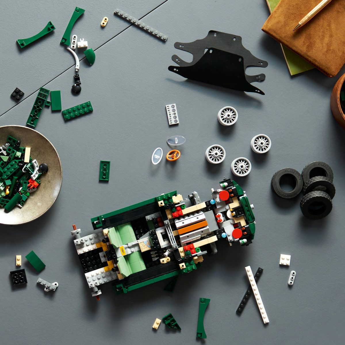 LEGO Icons Jaguar E Type 11381 - Set Auto de Construcție - Default Title (9) [ps:587cd3f0-3f4c-405b-b167-9a654c05dabe]