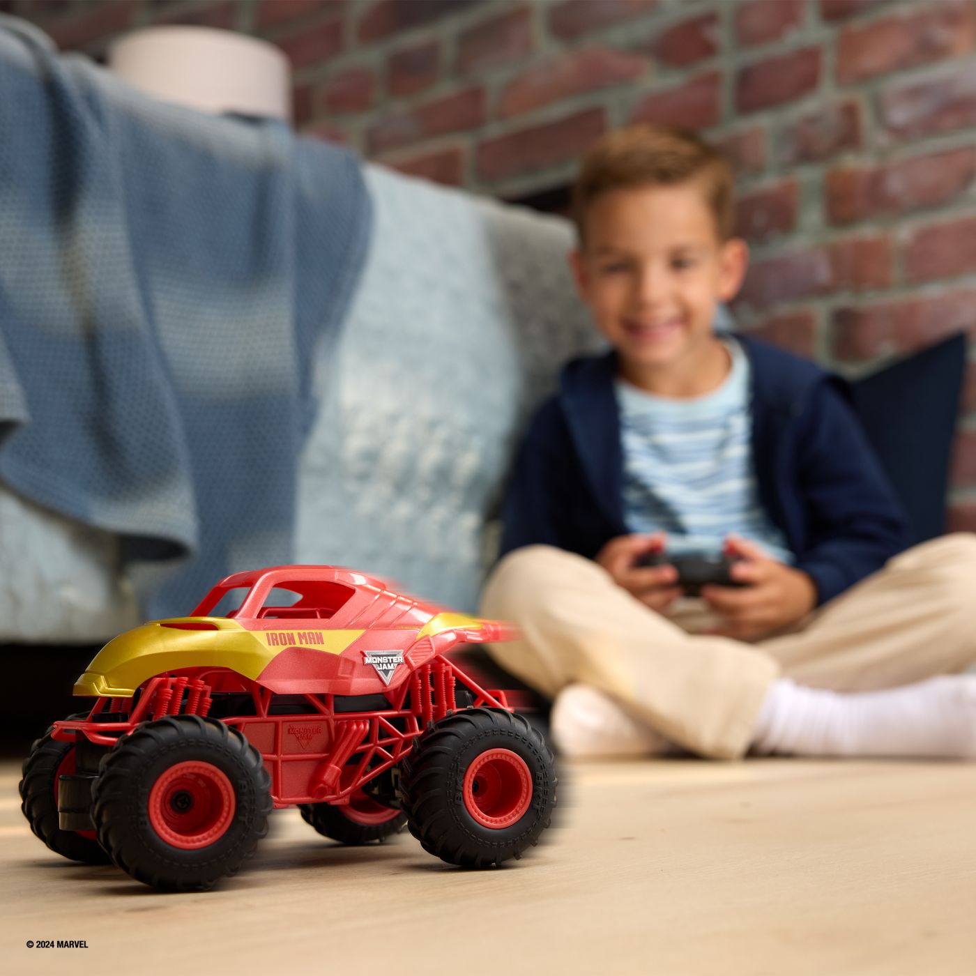MONSTER JAM MARVEL CAMION GIGANT CU TELECOMANDA  IRON - Imagine 4 [ps:f8bd3603-5105-4a24-a9ee-d03e54a32ea6]