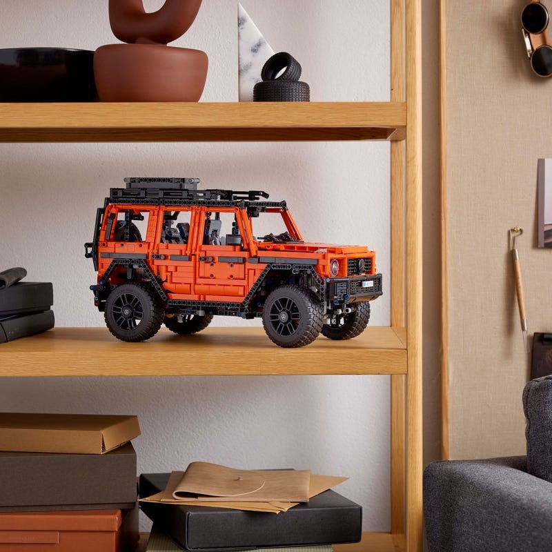 LEGO TECHNIC MERCEDES BENZ G 500 PROFESSIONAL LINE 42177 - Imagine 8 [ps:0bf61c61-aba1-463b-9fd7-4cf2963cc178]
