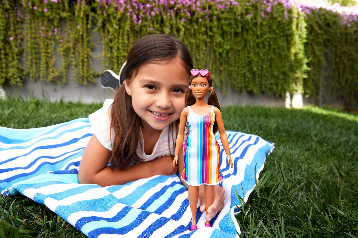 BARBIE TRAVEL PAPUSA BARBIE ANIVERSARE 50 DE ANI MALIBU - Imagine 10