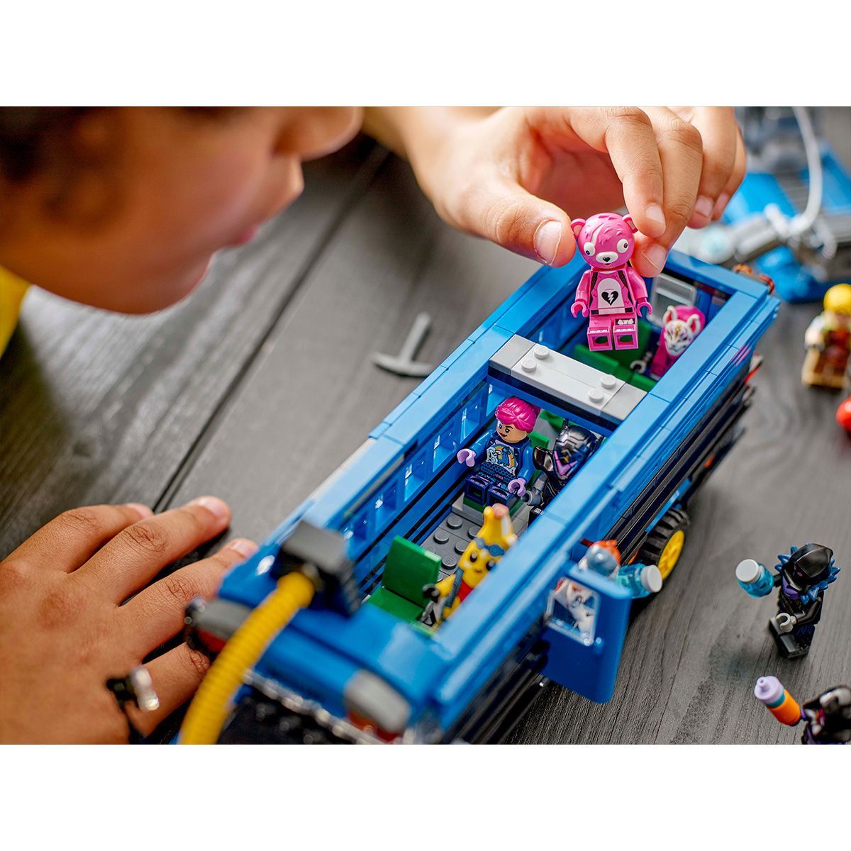 LEGO FORTNITE AUTOBUZUL DE LUPTA 77073 [ps:fe90ba90-0472-44fa-9ff7-b2cd60bfcf83]