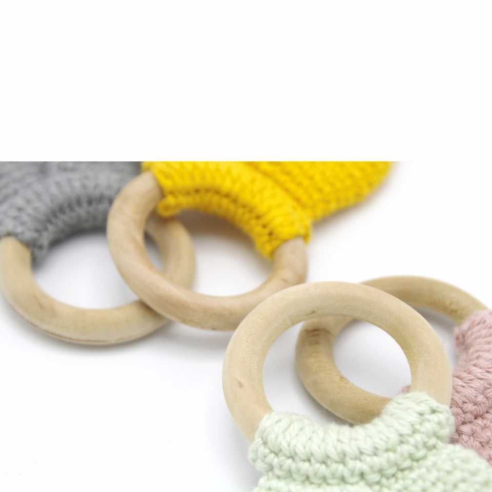 Jucarie dentitie din bumbac cu inel din lemn BabyJem Amigurumi