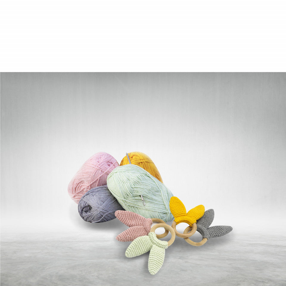 Jucarie dentitie din bumbac cu inel din lemn BabyJem Amigurumi