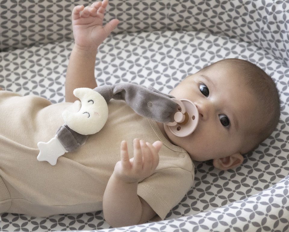 Lant pentru suzeta din muselina cu steluta BabyJem