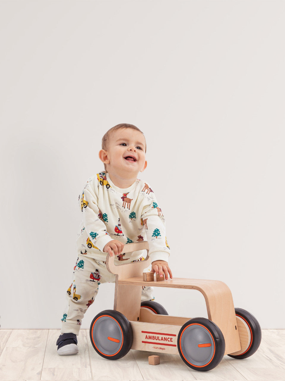 Masinuta ride-on, premergator si carucior de jucarii MamaToyz DriveMe Wood, Ambulanta - Jucarie din lemn 3 in 1 - Imagine 12