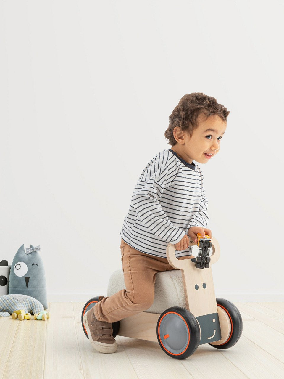 Masinuta ride-on, premergator si carucior de jucarii MamaToyz DriveMe Soft, Vacuta - Jucarie din lemn 3 in 1