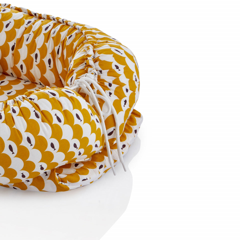 Salteluta BabyNest cu bara jucarii Between parents