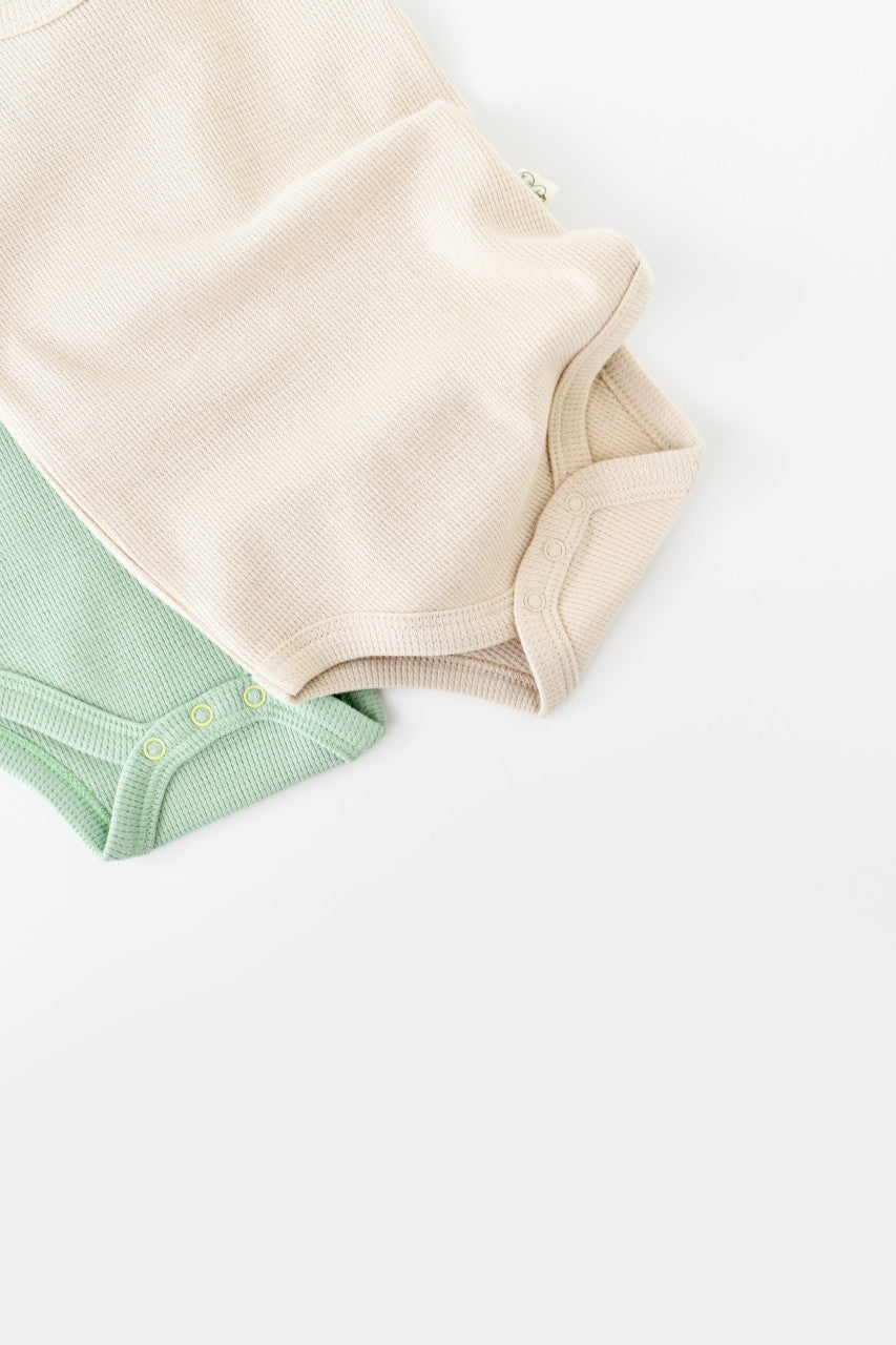 Set 2 body-uri fara maneci bebe unisex Girafa, BabyCosy, 100% bumbac organic