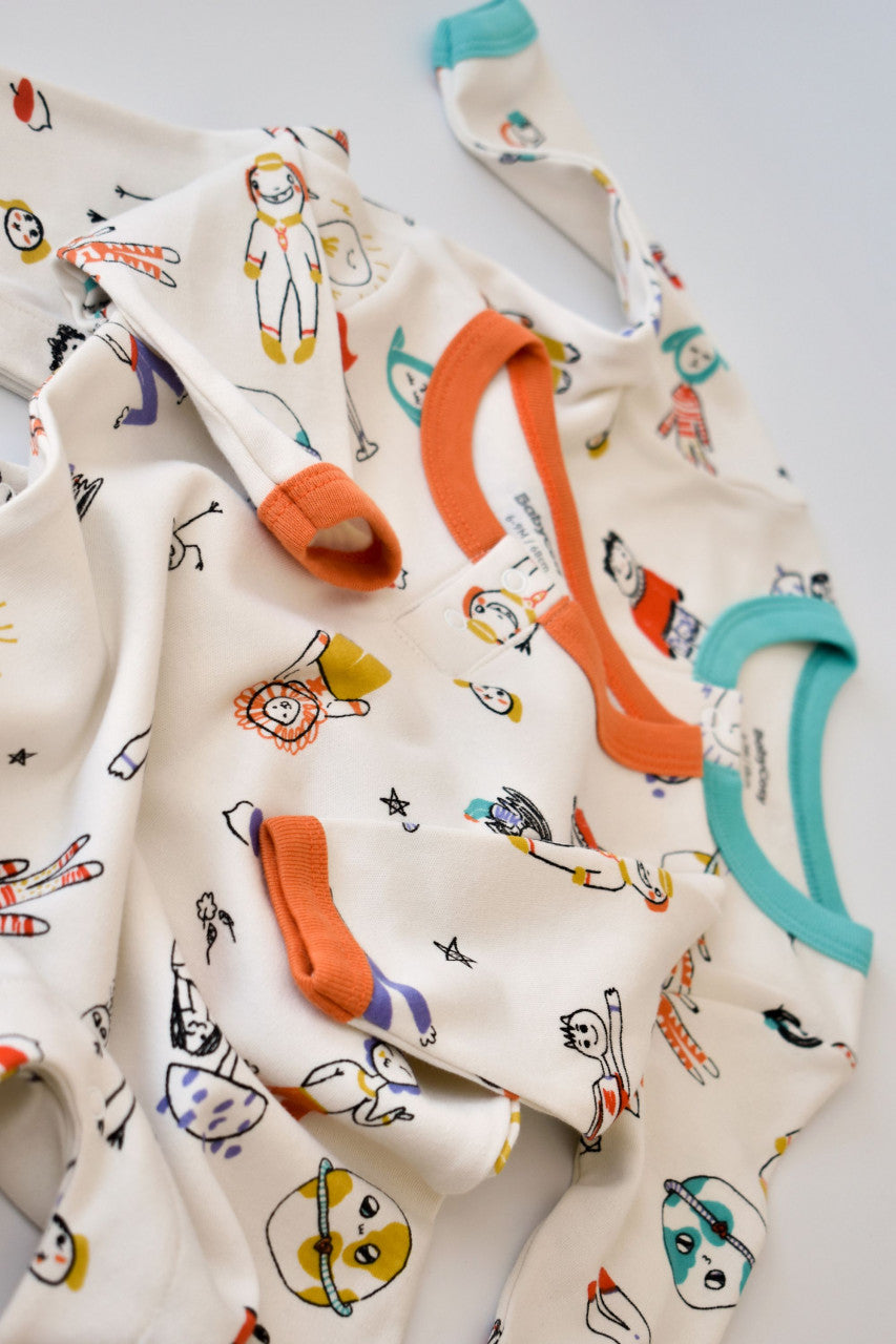 Set 2 salopetele cu maneca lunga si pantaloni lungi cu botosei - 100%bumbac organic -  cu buline, BabyCosy