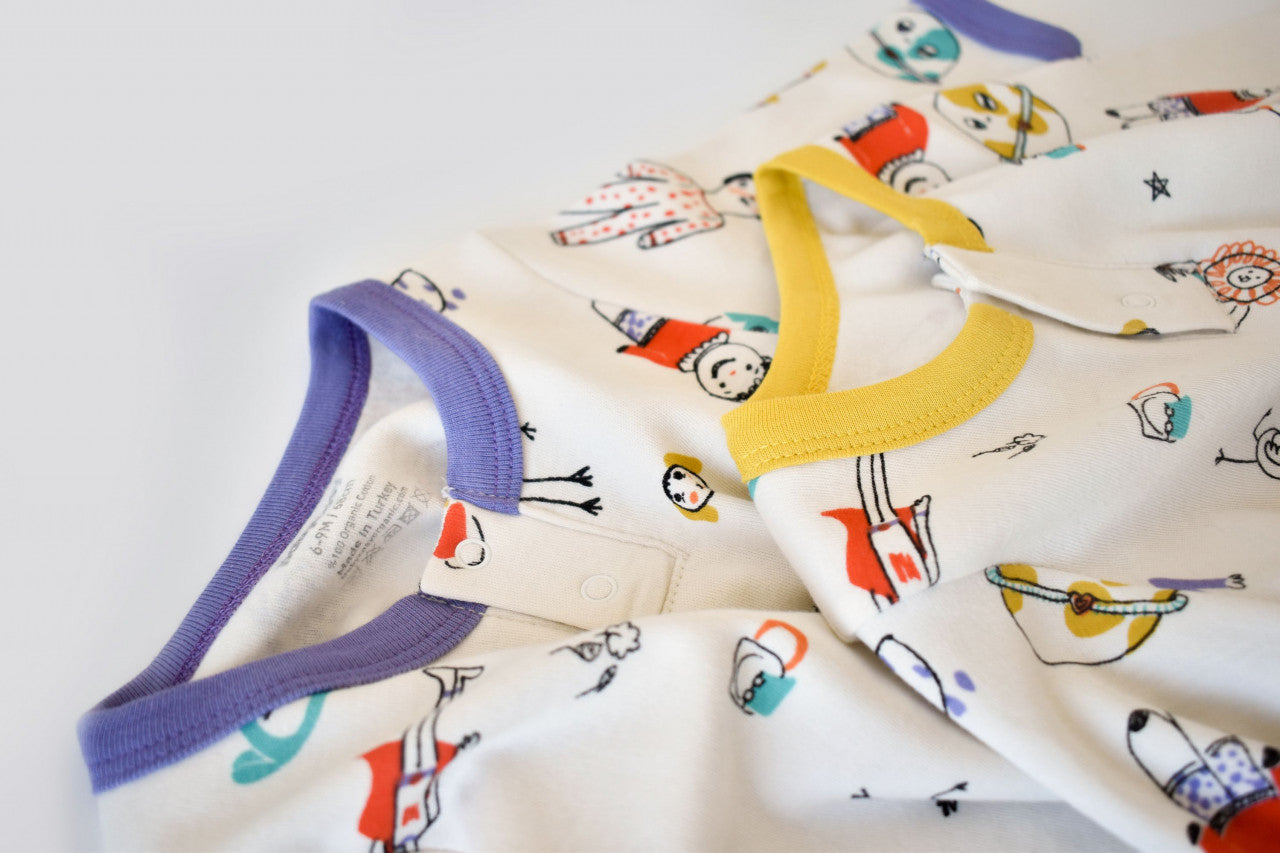 Set 2 salopetele cu maneca lunga si pantaloni lungi cu botosei - 100%bumbac organic -  cu buline, BabyCosy