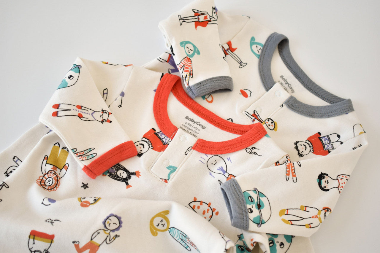 Set 2 salopetele cu maneca lunga si pantaloni lungi cu botosei - 100%bumbac organic -  cu buline, BabyCosy