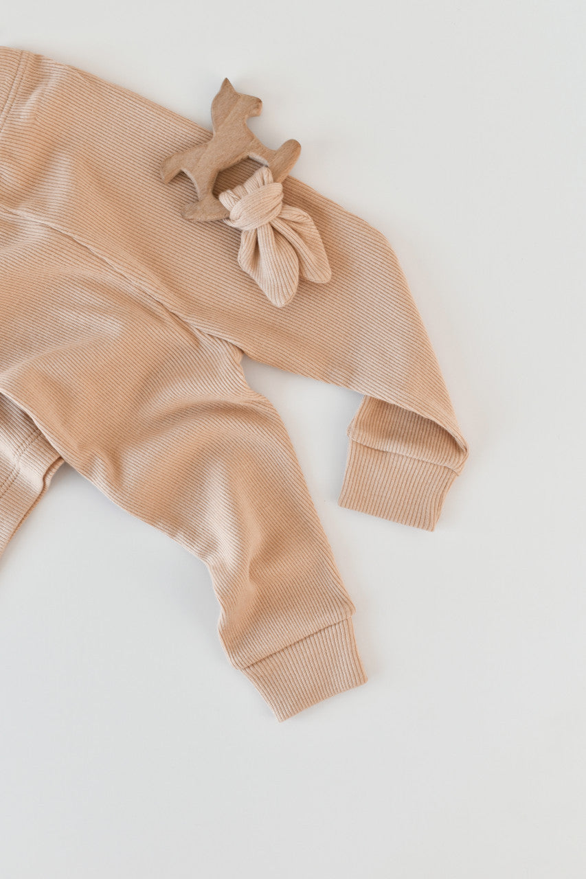 Set 3 piese: bluzita cu maneca lunga, pantaloni lungi si caciulita din bumbac organic si modal - , BabyCosy