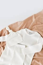 Set 3 piese: bluzita cu maneca lunga, pantaloni lungi si caciulita din bumbac organic si modal - , BabyCosy