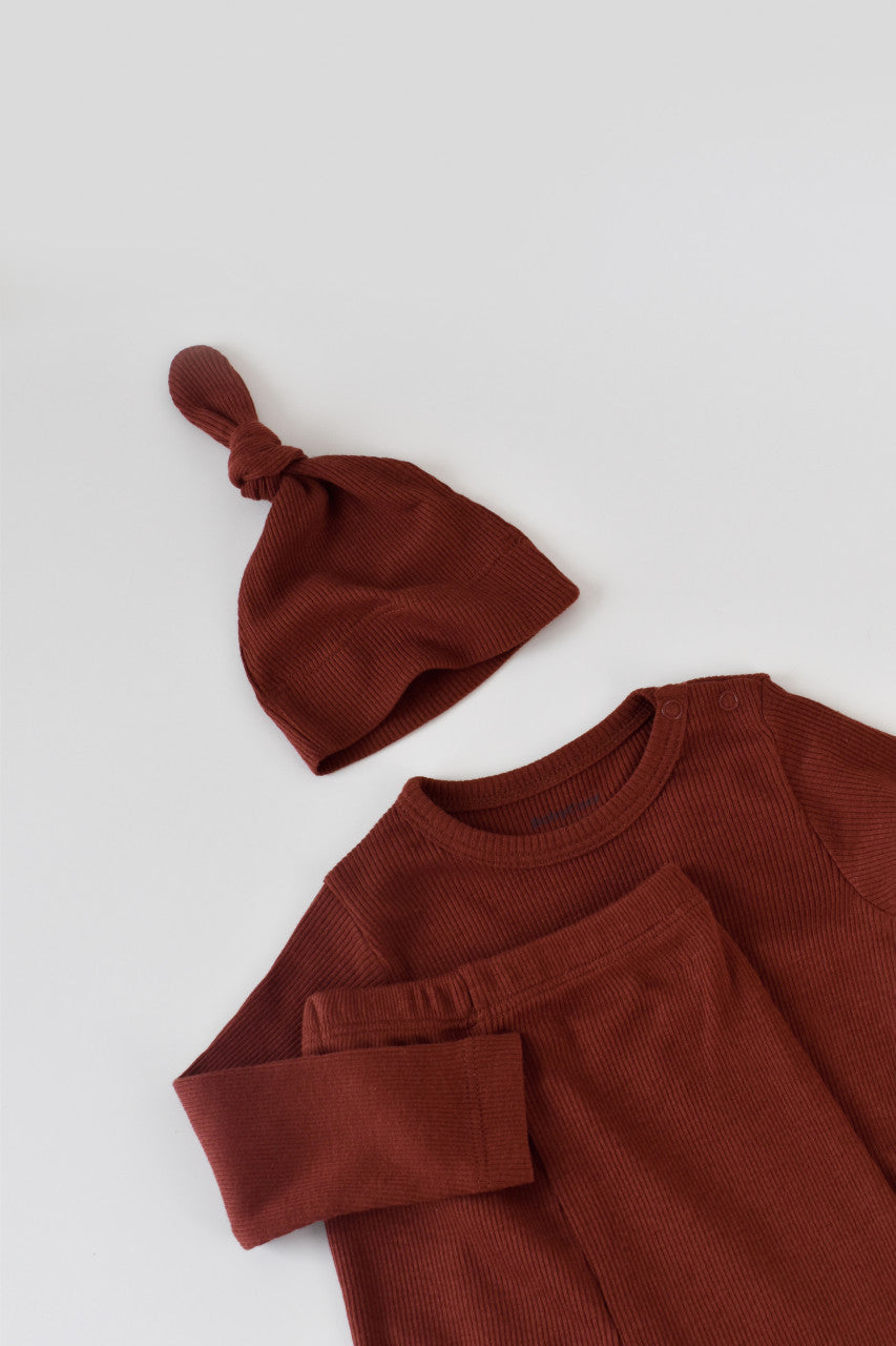 Set 3 piese: body cu maneca lunga, pantaloni lungi si caciulita din bumbac organic si modal - , BabyCosy