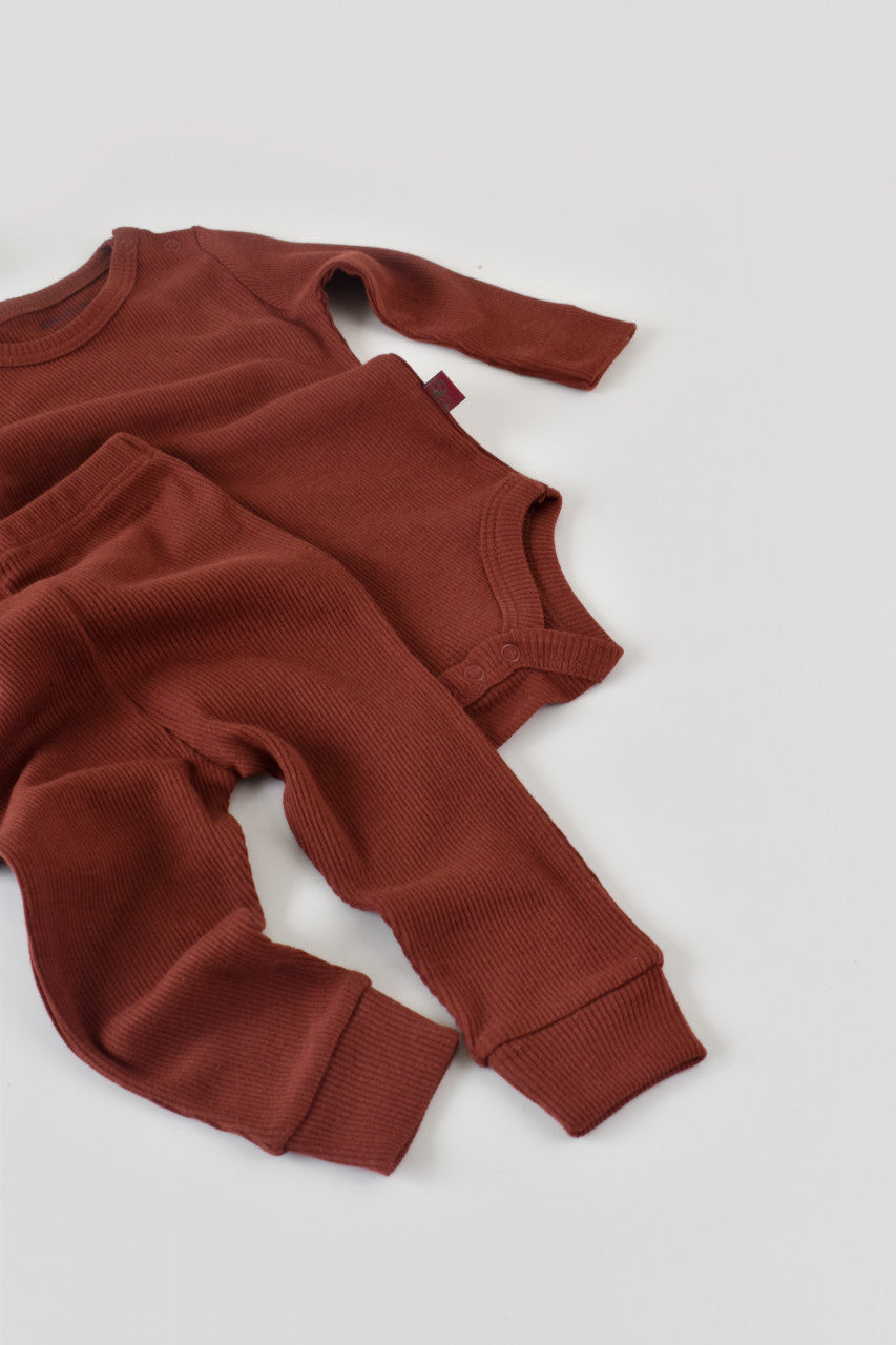 Set 3 piese: body cu maneca lunga, pantaloni lungi si caciulita din bumbac organic si modal - , BabyCosy