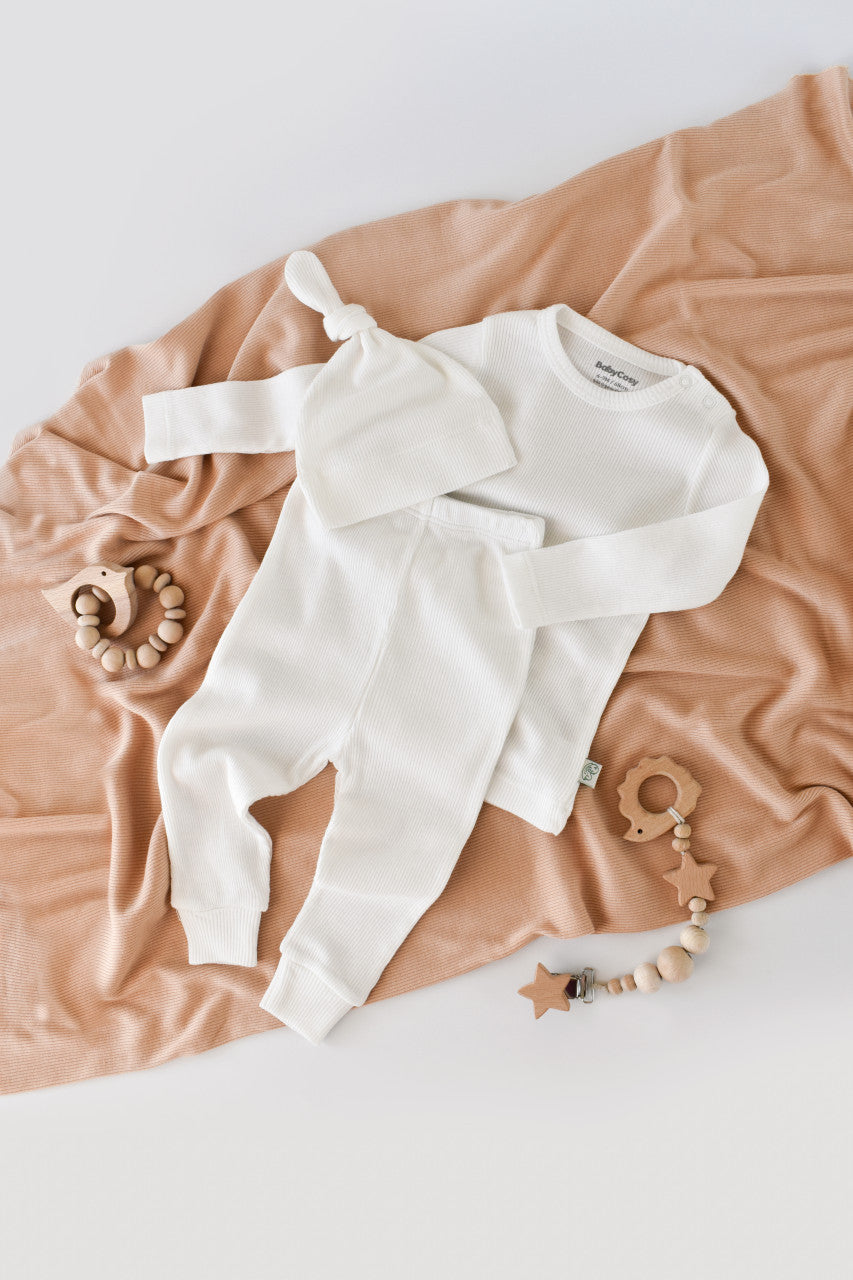 Set 3 piese: body cu maneca lunga, pantaloni lungi si caciulita din bumbac organic si modal - , BabyCosy