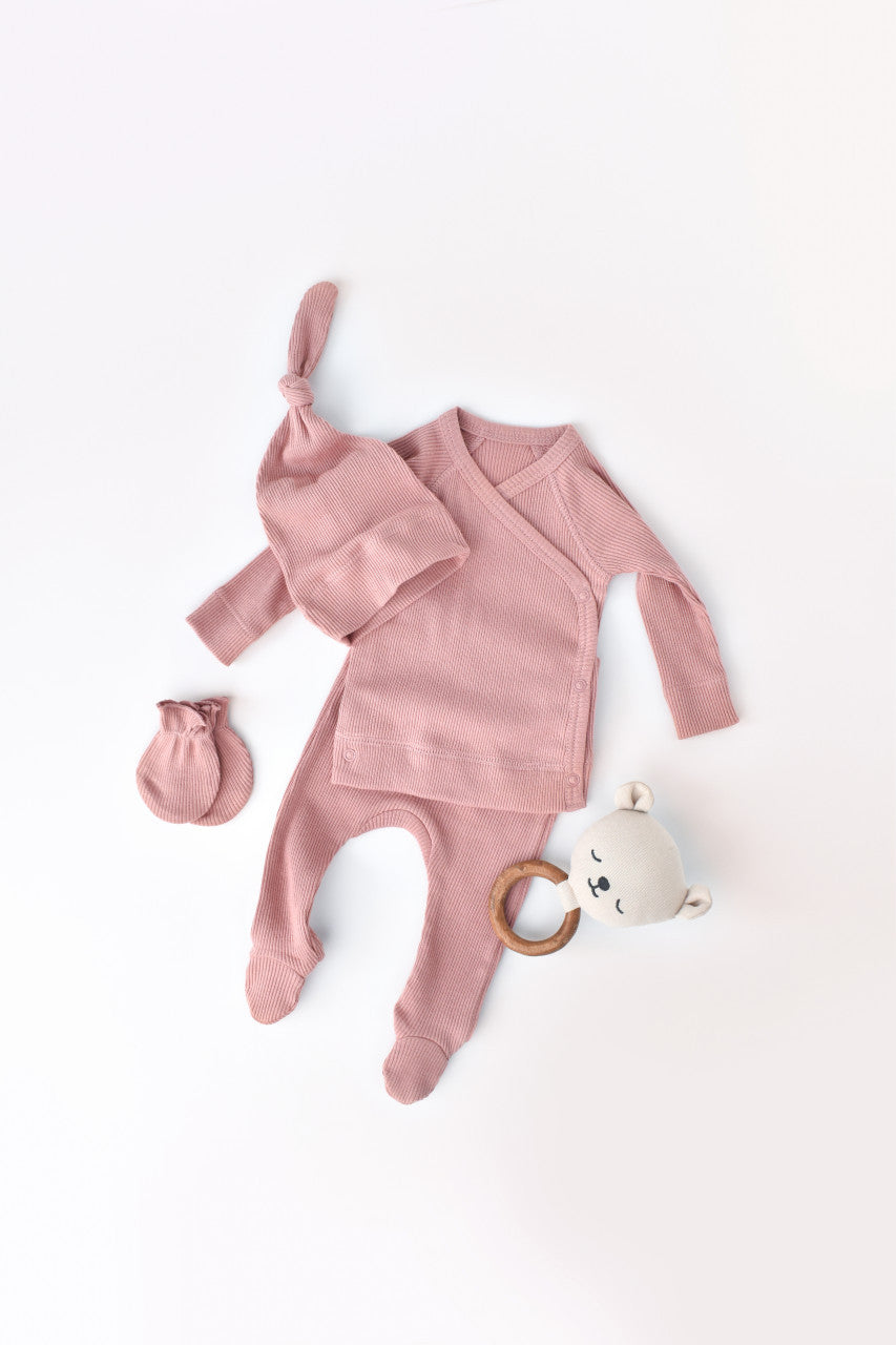 Set 4 piese: bluza, pantaloni, caciulita si manusi din bumbac organic si modal - , BabyCosy