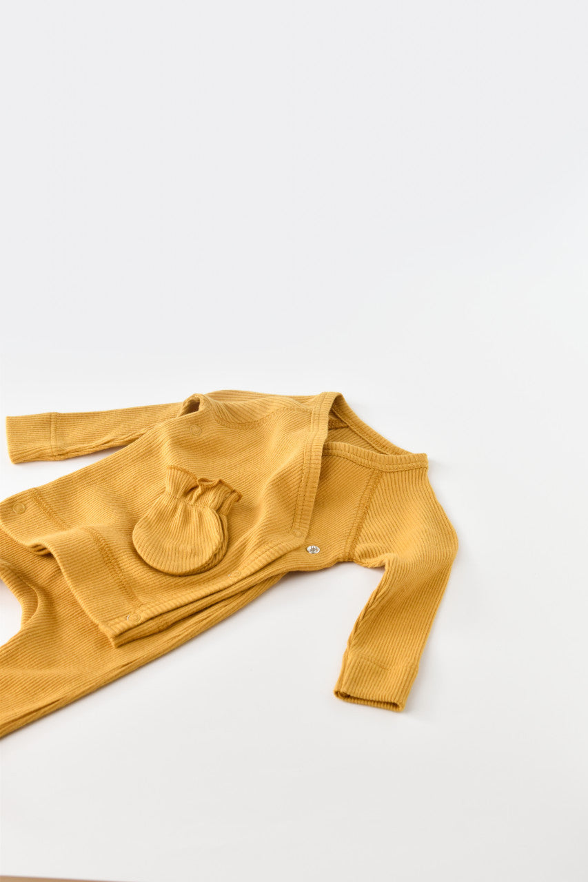 Set 4 piese: bluza, pantaloni, caciulita si manusi din bumbac organic si modal - , BabyCosy