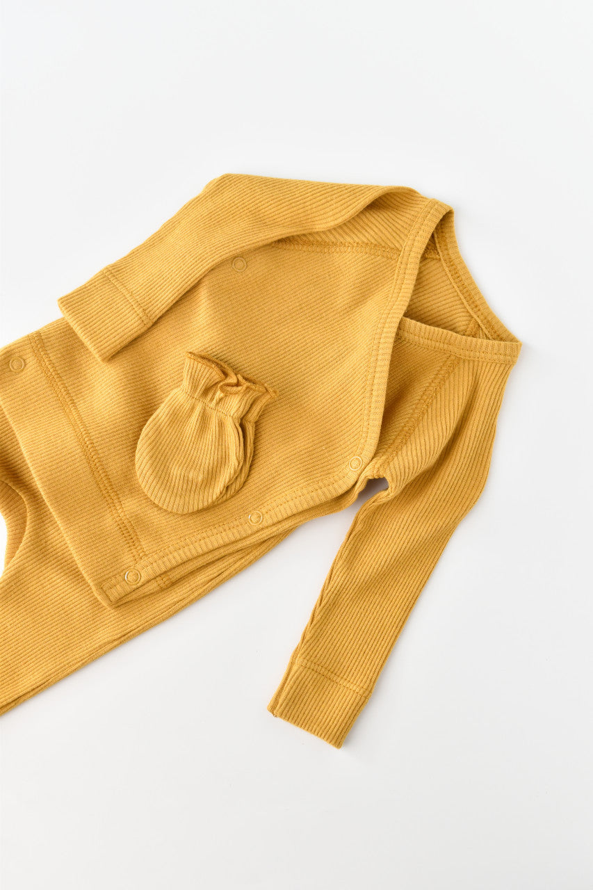 Set 4 piese: bluza, pantaloni, caciulita si manusi din bumbac organic si modal - , BabyCosy