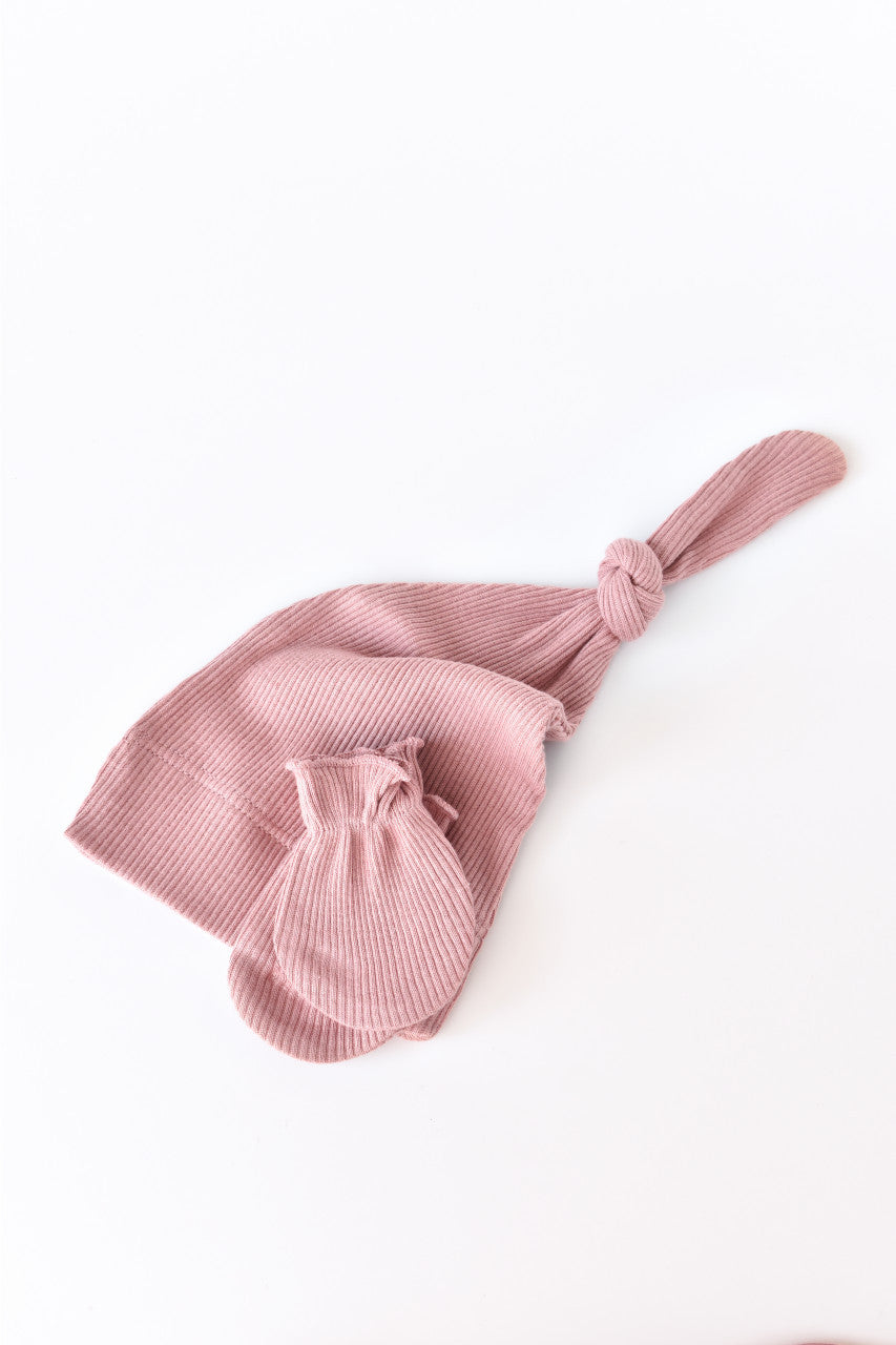 Set 4 piese: bluza, pantaloni, caciulita si manusi din bumbac organic si modal - , BabyCosy