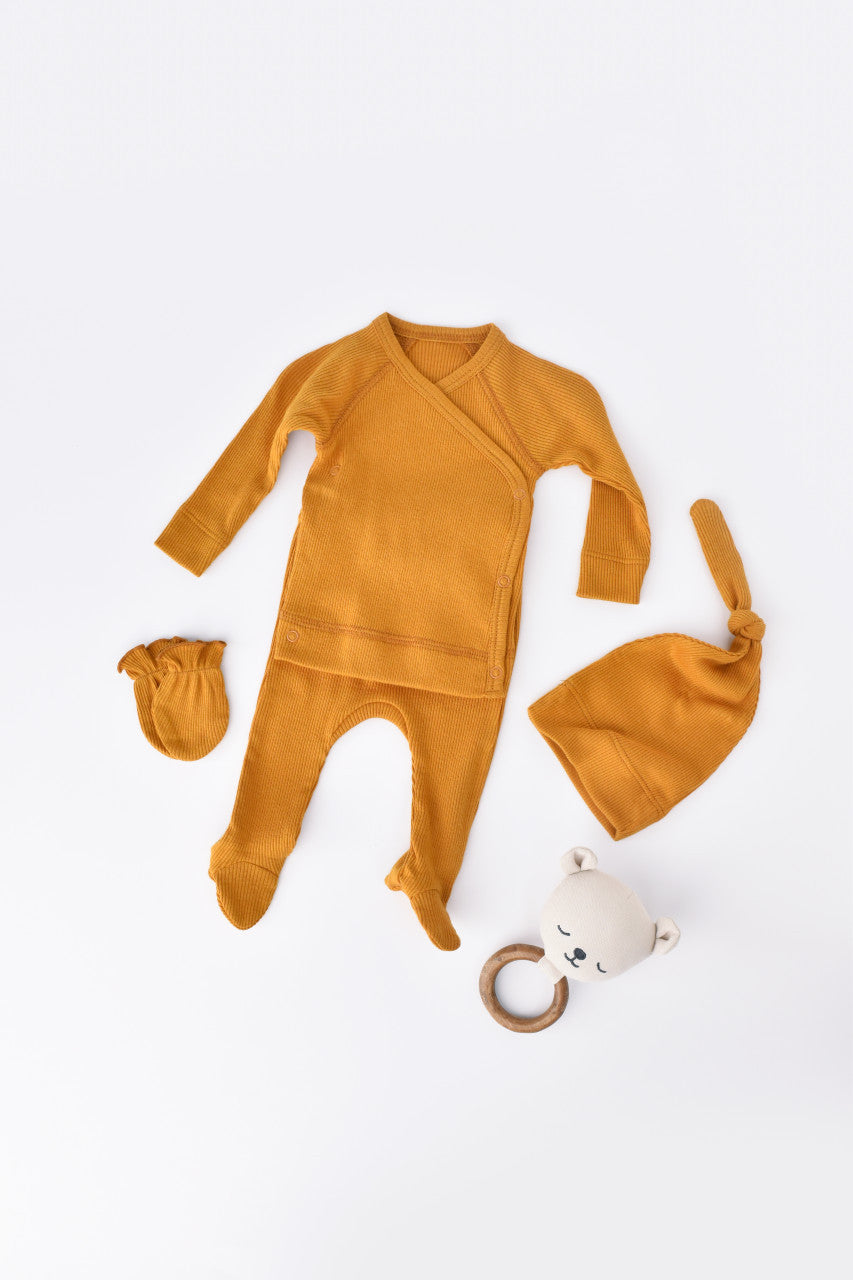 Set 4 piese: bluza, pantaloni, caciulita si manusi din bumbac organic si modal - , BabyCosy