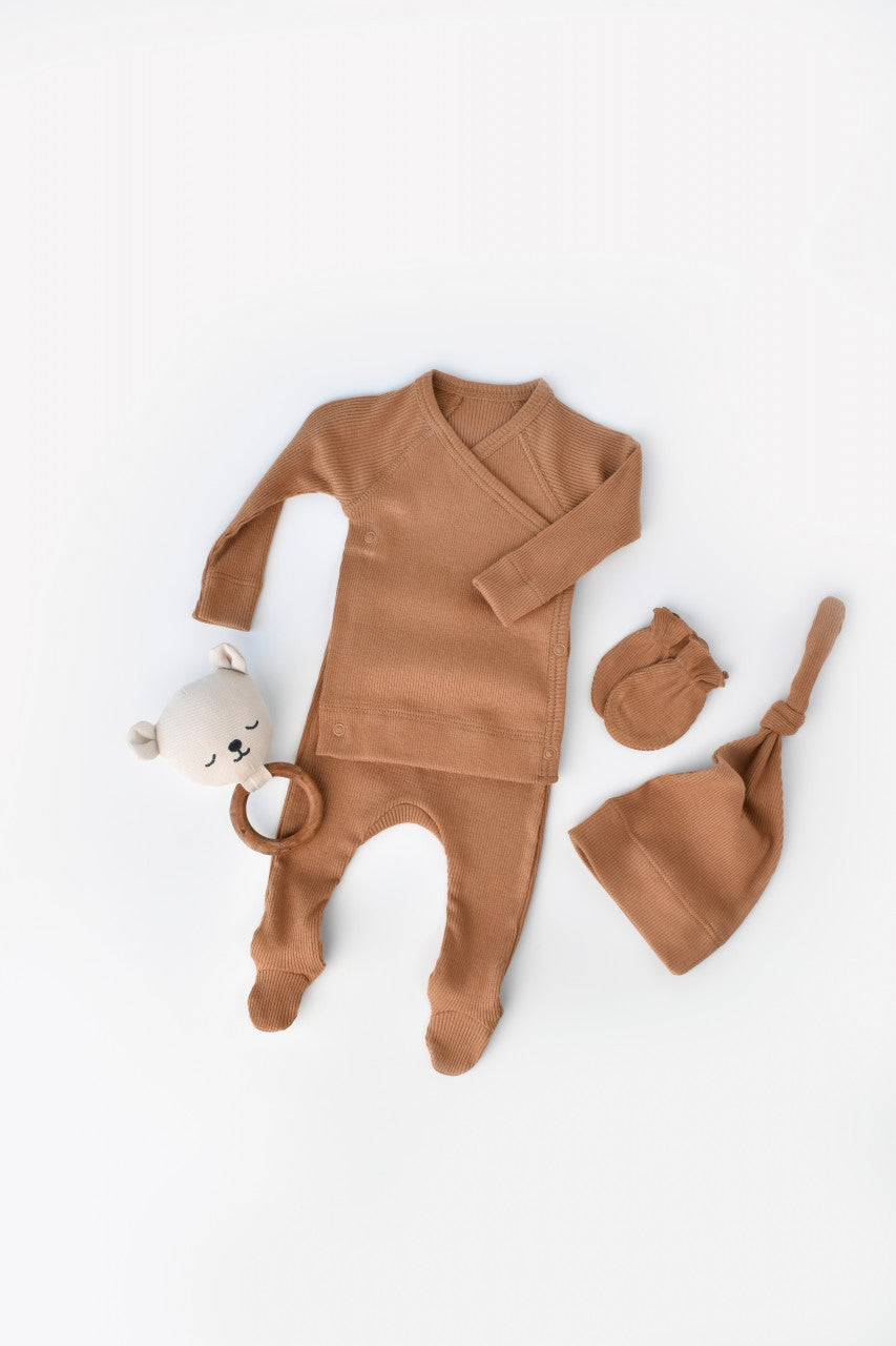 Set 4 piese: bluza, pantaloni, caciulita si manusi din bumbac organic si modal - , BabyCosy