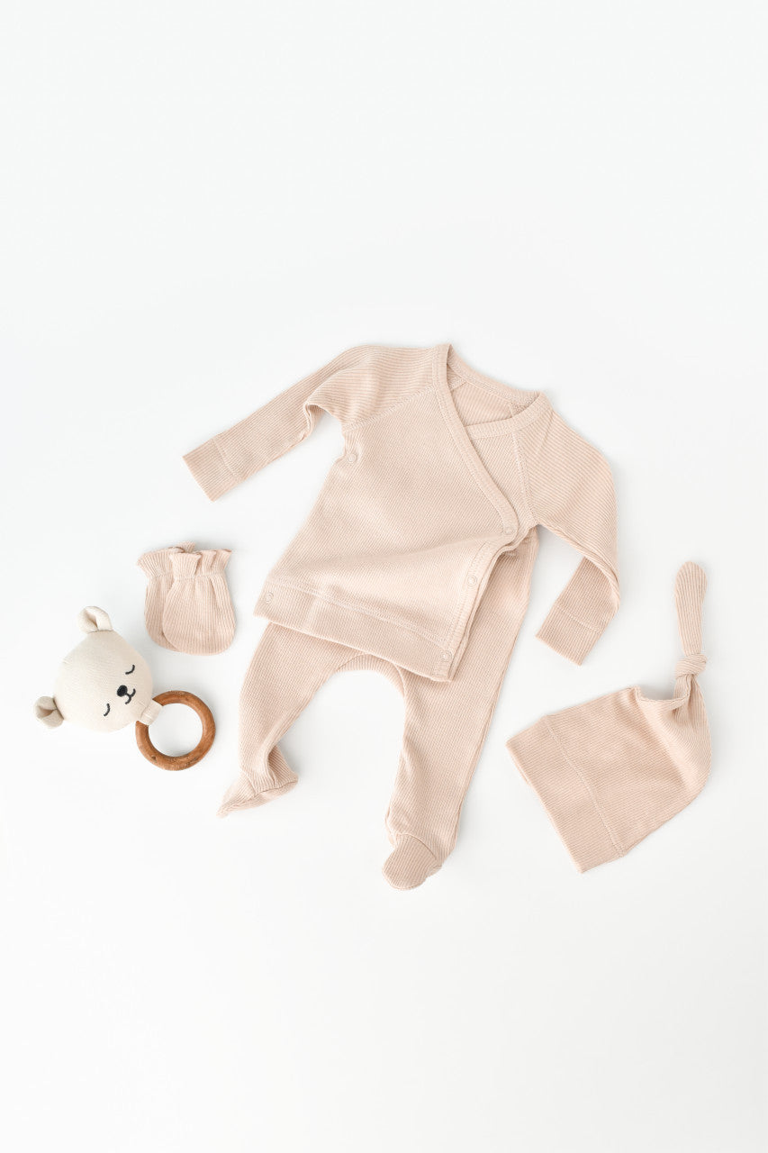 Set 4 piese: bluza, pantaloni, caciulita si manusi din bumbac organic si modal - , BabyCosy