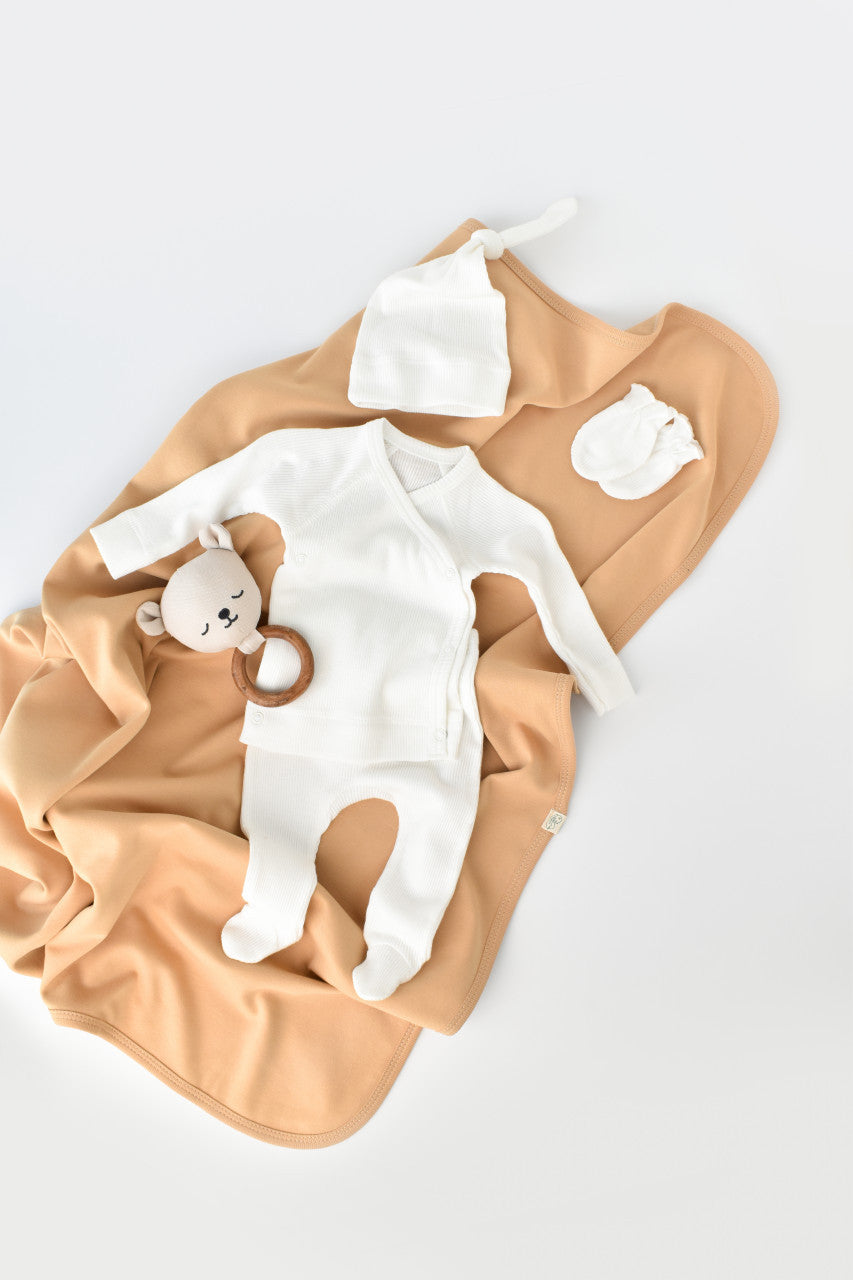 Set 4 piese: bluza, pantaloni, caciulita si manusi din bumbac organic si modal - , BabyCosy