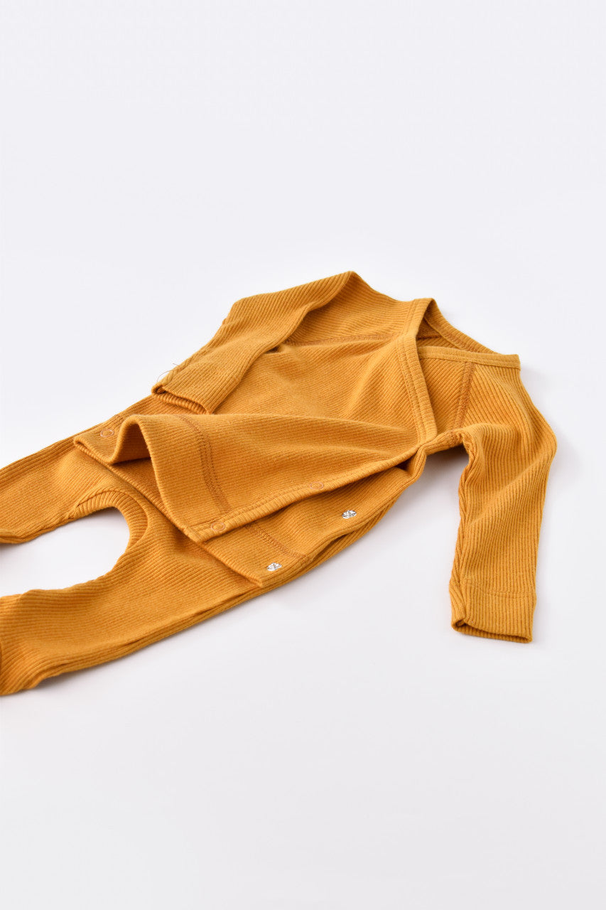 Set 4 piese: bluza, pantaloni, caciulita si manusi din bumbac organic si modal - , BabyCosy