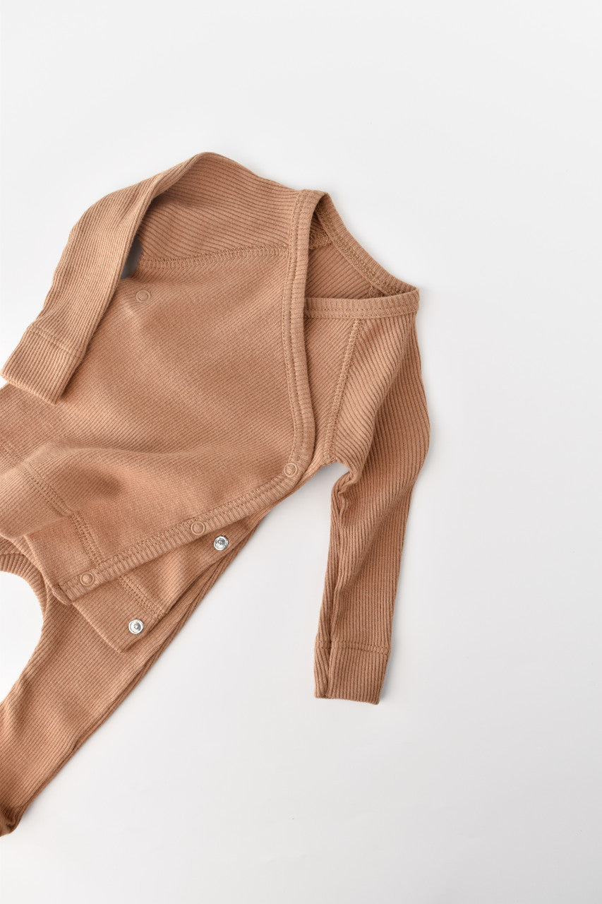 Set 4 piese: bluza, pantaloni, caciulita si manusi din bumbac organic si modal - , BabyCosy