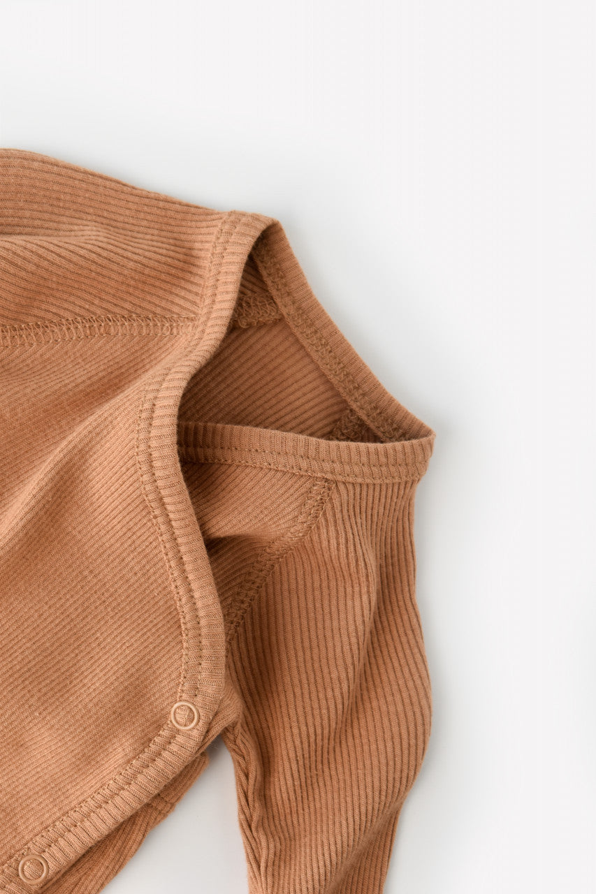 Set 4 piese: bluza, pantaloni, caciulita si manusi din bumbac organic si modal - , BabyCosy