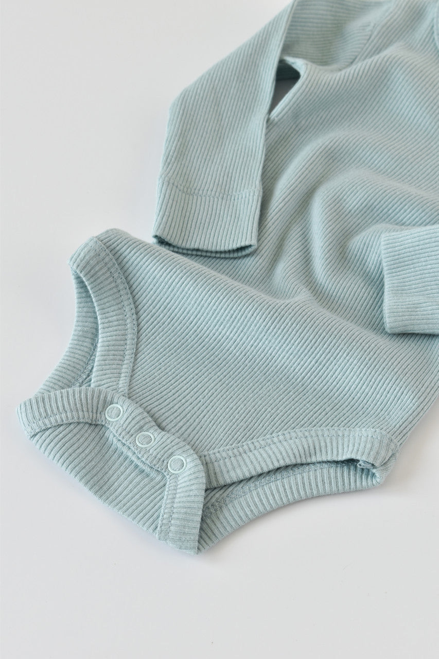 Set 4 piese: bluza, pantaloni, caciulita si manusi din bumbac organic si modal - , BabyCosy