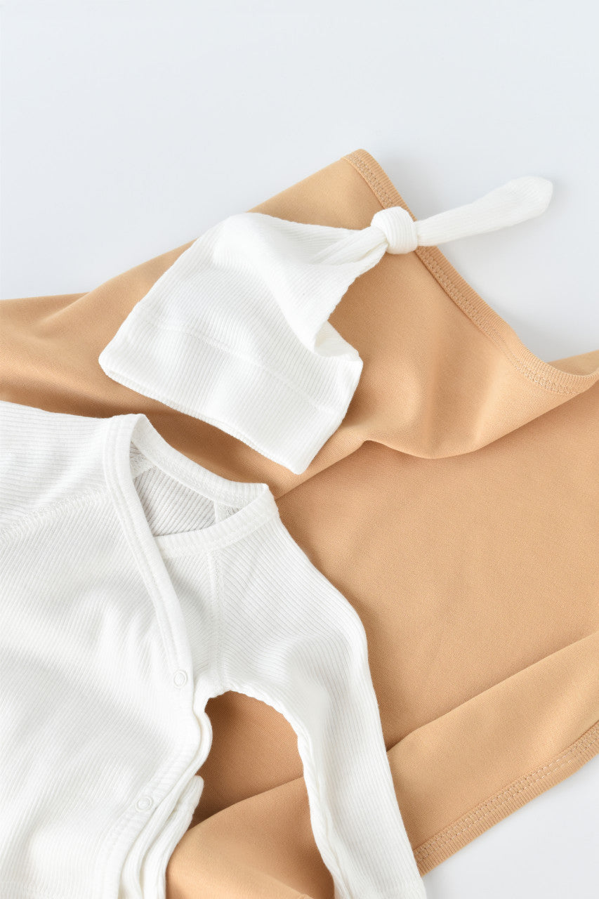 Set 4 piese: bluza, pantaloni, caciulita si manusi din bumbac organic si modal - , BabyCosy