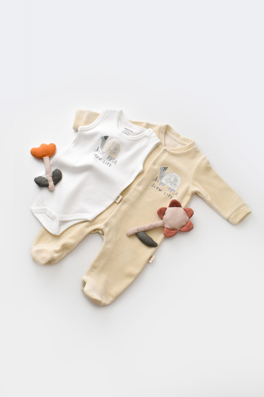 Set Broscuta cu salopeta si body din 80%bumbac organic si 20% poliester - , BabyCosy