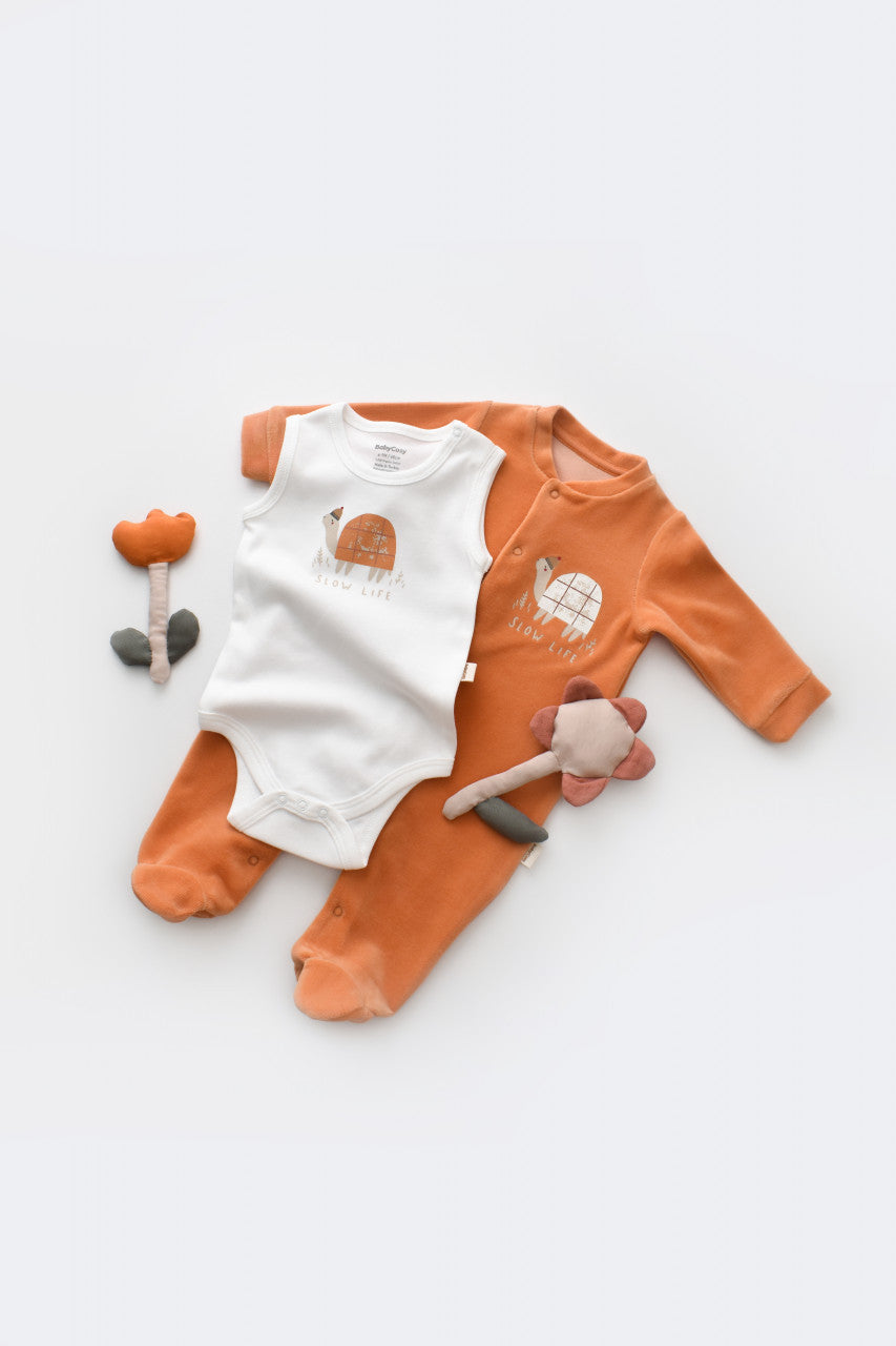 Set Broscuta cu salopeta si body din 80%bumbac organic si 20% poliester - , BabyCosy