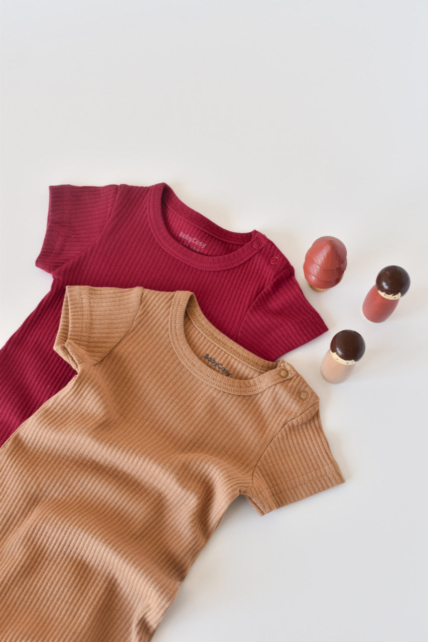 Set de 2 salopetele cu maneca scurta din bumbac organic si modal - Caramiziu/ Sofran BabyCosy