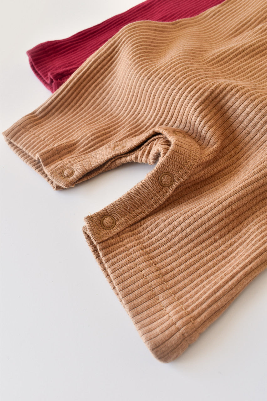 Set de 2 salopetele cu maneca scurta din bumbac organic si modal - Caramiziu/ Sofran BabyCosy