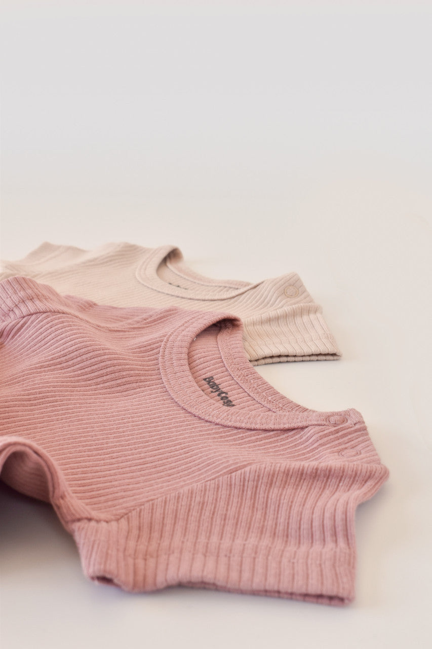 Set de 2 salopetele cu maneca scurta din bumbac organic si modal - Caramiziu/ Sofran BabyCosy