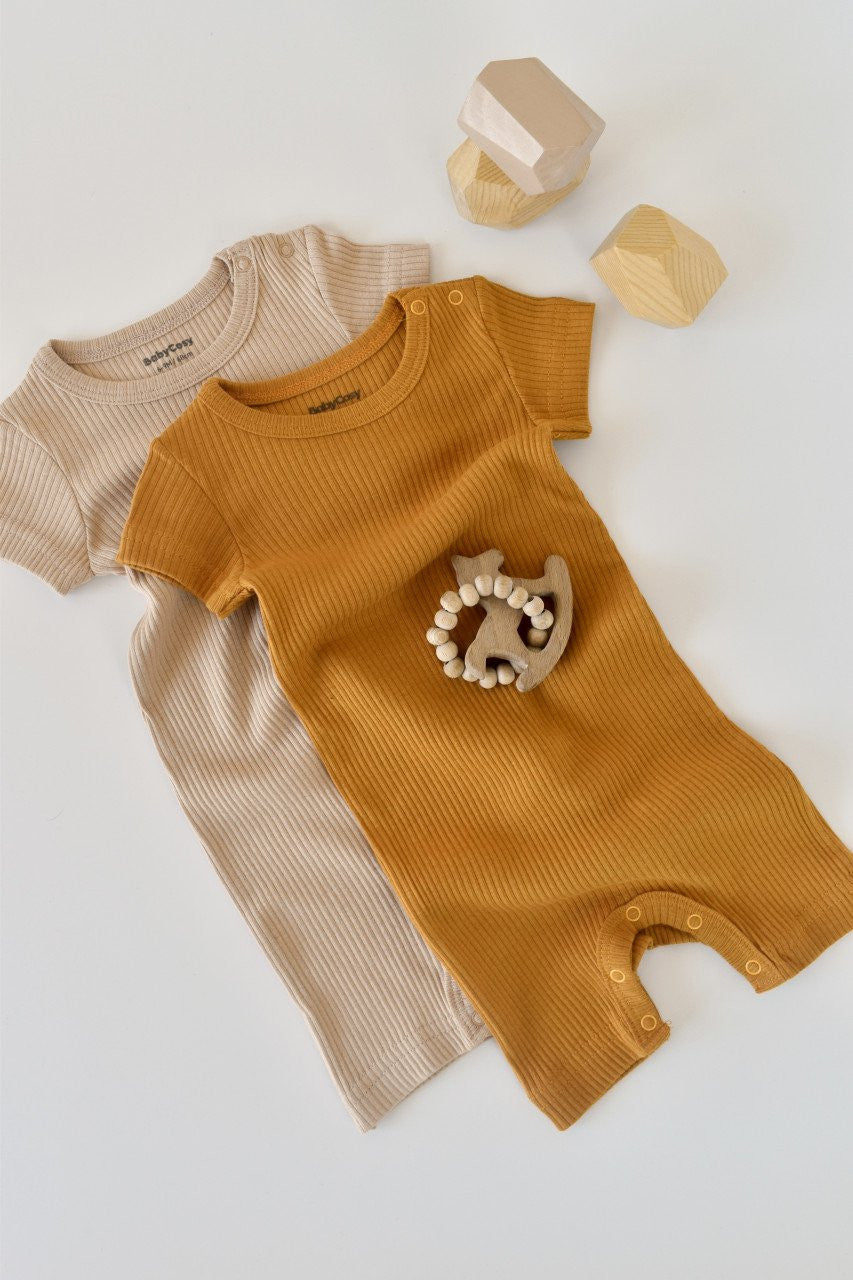 Set de 2 salopetele cu maneca scurta din bumbac organic si modal - Caramiziu/ Sofran BabyCosy