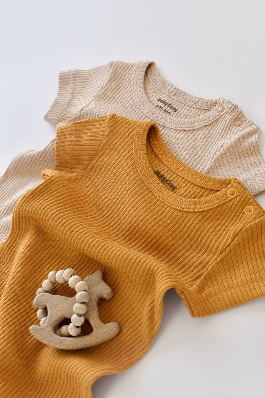 Set de 2 salopetele cu maneca scurta din bumbac organic si modal - Caramiziu/ Sofran BabyCosy