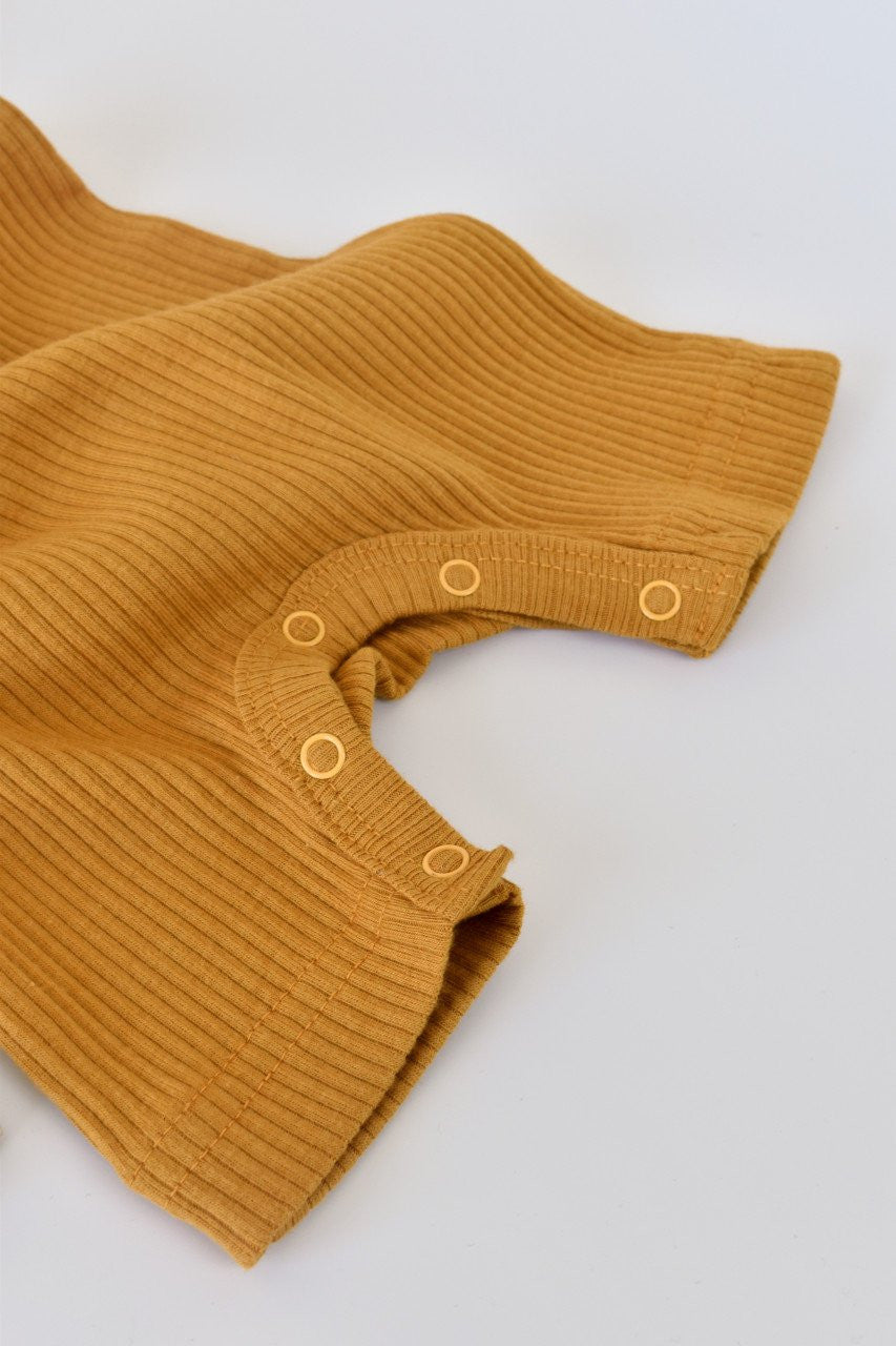 Set de 2 salopetele cu maneca scurta din bumbac organic si modal - Caramiziu/ Sofran BabyCosy