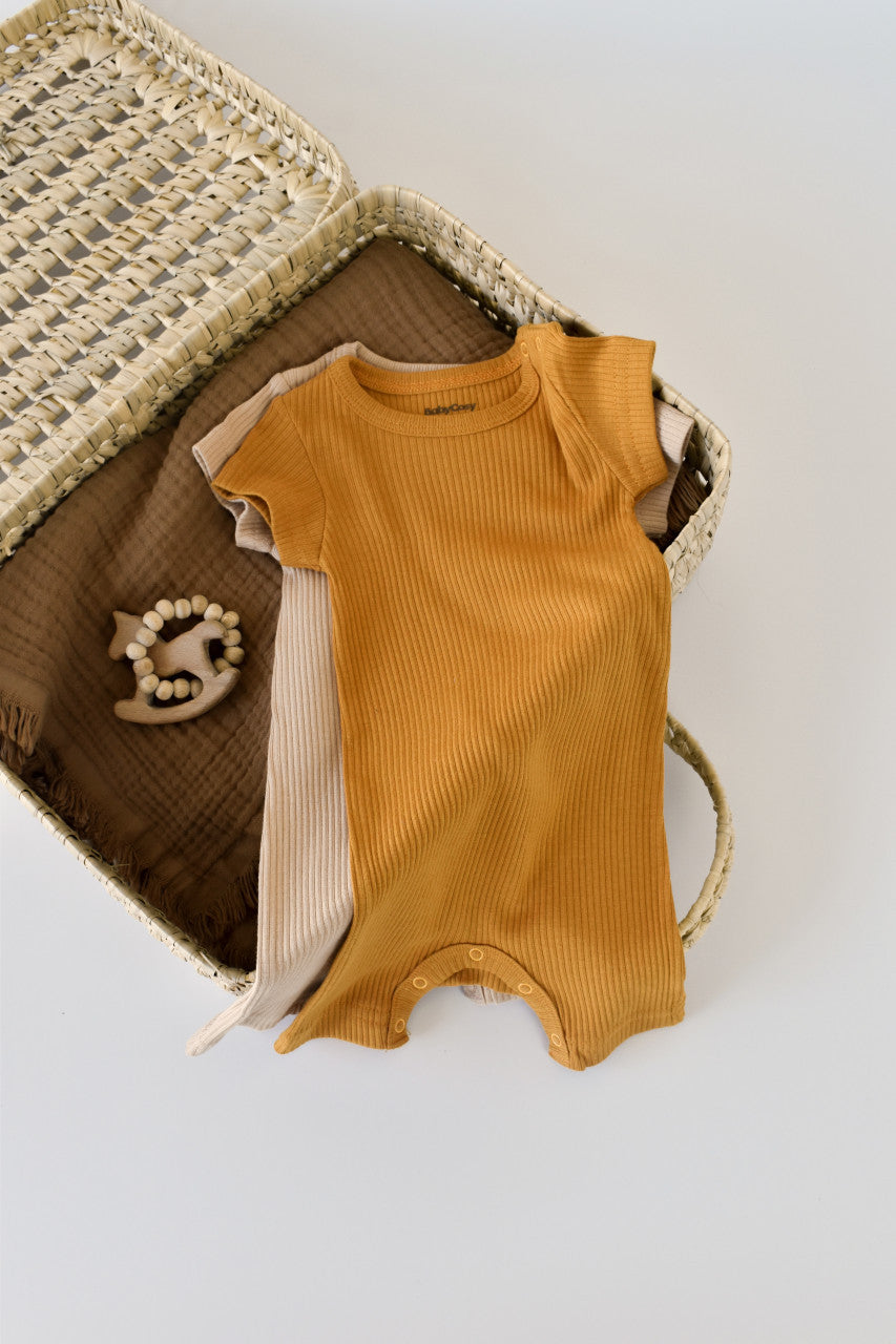 Set de 2 salopetele cu maneca scurta din bumbac organic si modal - Caramiziu/ Sofran BabyCosy
