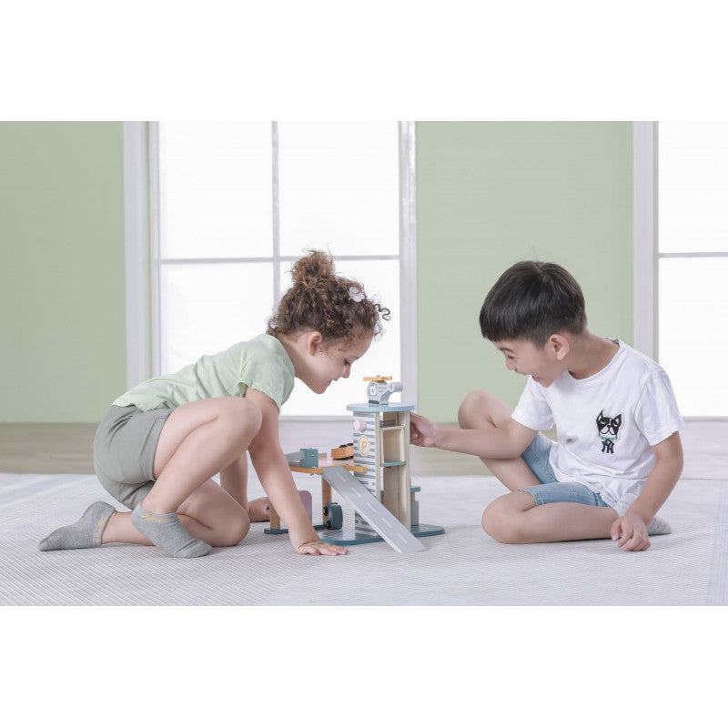 Statie de benzina cu parcare, lift si heliport, PolarB Viga